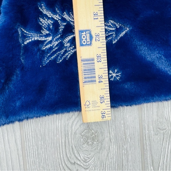 Nwt august and Leo mantel share and pillow cover / case embroidered blue velvet - Picture 3 of 7